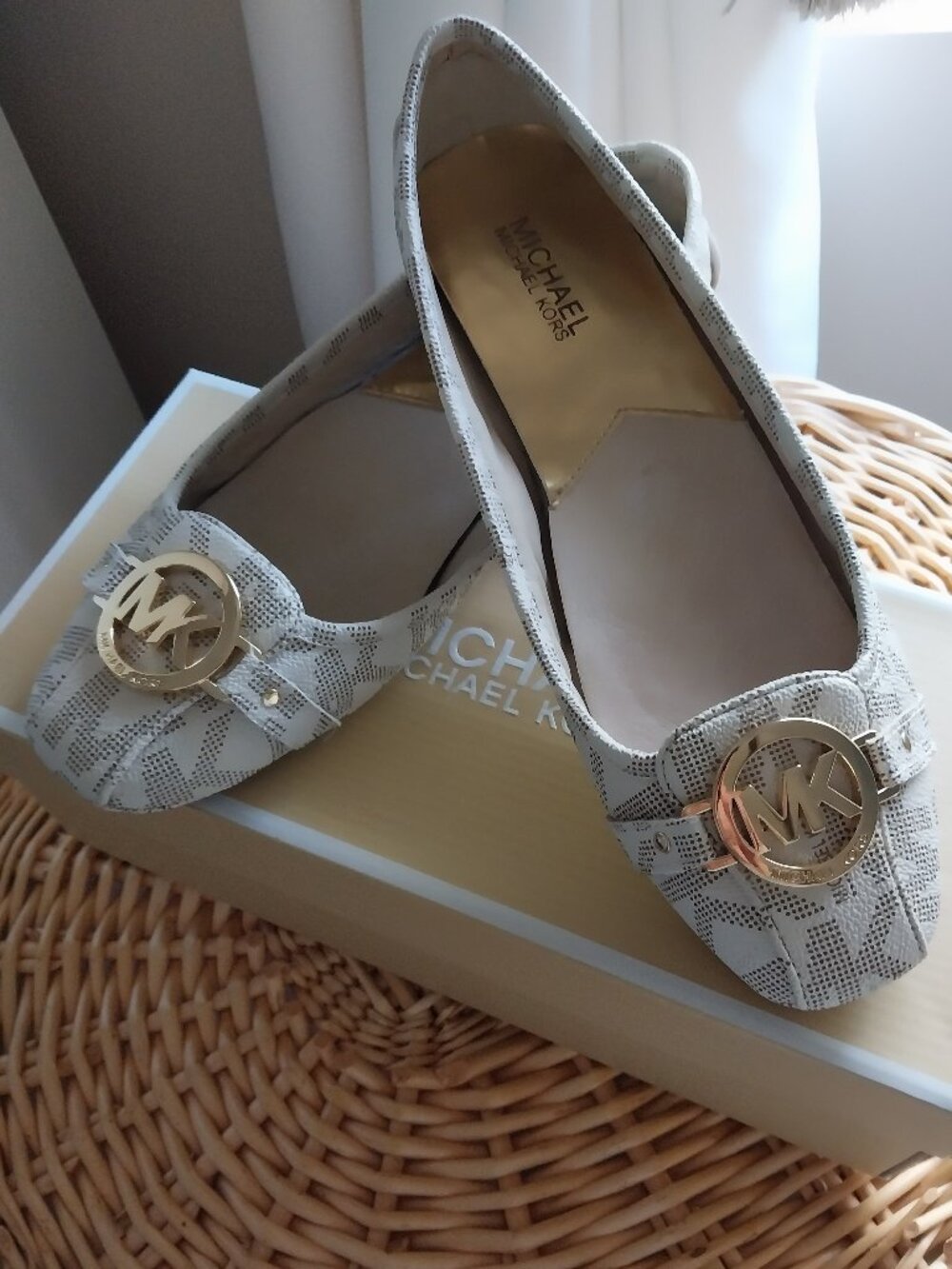 🌸Michael Kors "Fulton" Flat Shoes, Vanilla, New w/Box Size 9🌸
